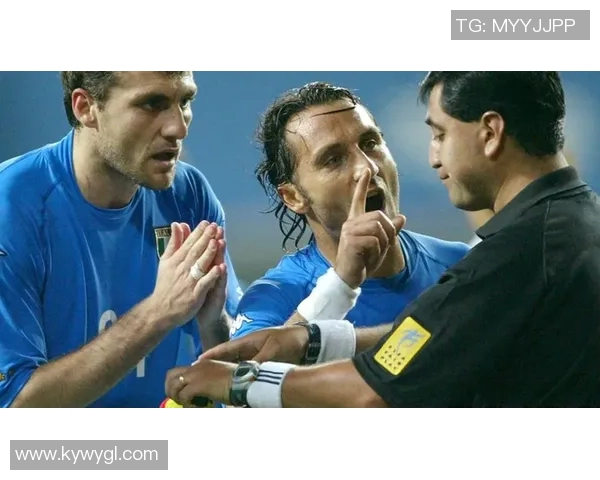 足球明星黑大衣时尚搭配全景展示让你领略潮流风范